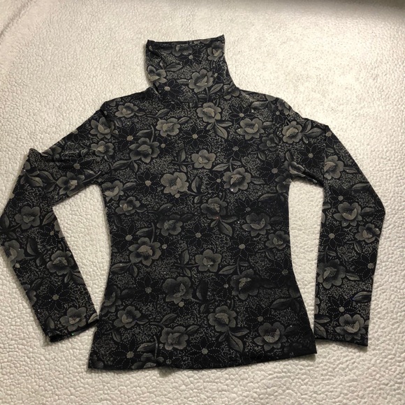 Floral Turtleneck - Picture 2 of 4